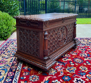 Antique English Trunk Chest Blanket Box Storage Coffer Oak Knight c. 1900-1920