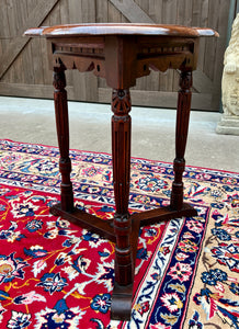 Antique English Clover Leaf End Table Side Table Accent Table Honey Tiger Oak