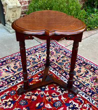 Load image into Gallery viewer, Antique English Clover Leaf End Table Side Table Accent Table Honey Tiger Oak