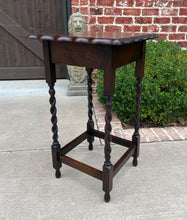 Load image into Gallery viewer, Antique English Dark Oak End Table Barley Twist Pie Crust Edge Square Side Table